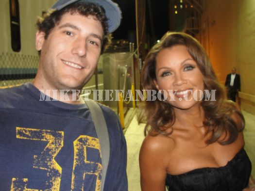 Vanessa Williams Desperate Housewives signing autographs
