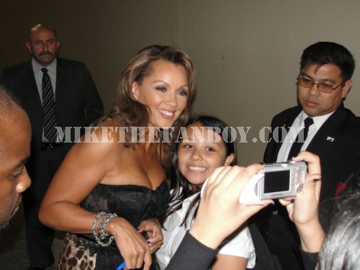 Desperate Housewives Vanessa Williams signing autographs for fans