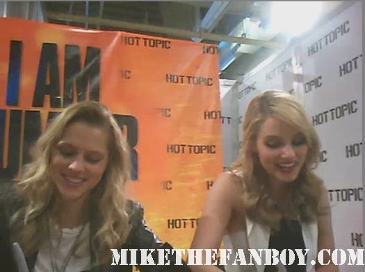 Teresa Palmer diana agron autograph signing hollywood and highland hot topic glee