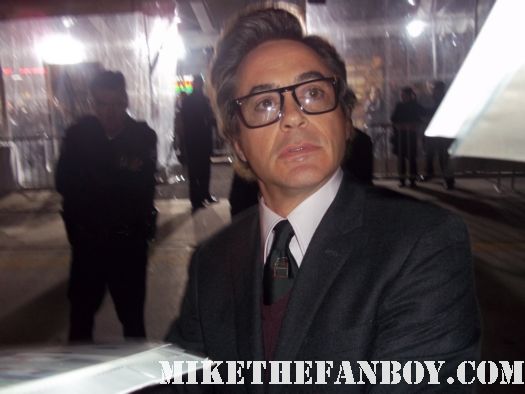 robert downey Jr signing autographs for fans at the unknown premiere in westwood sexy hot rolling stone rare shirtless 