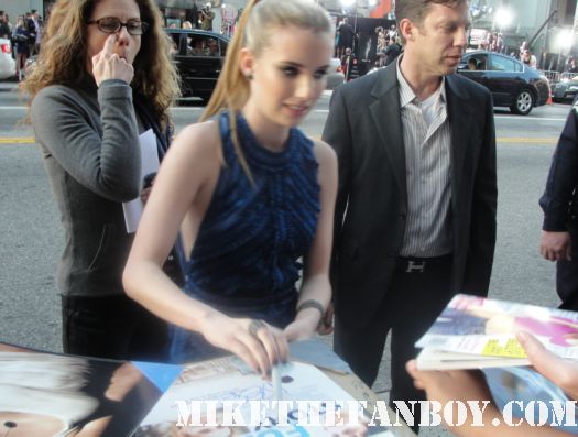 emma roberts signing autographs for the crowd at the scream 4 world premiere in los angeles valentine's day nancy drew 