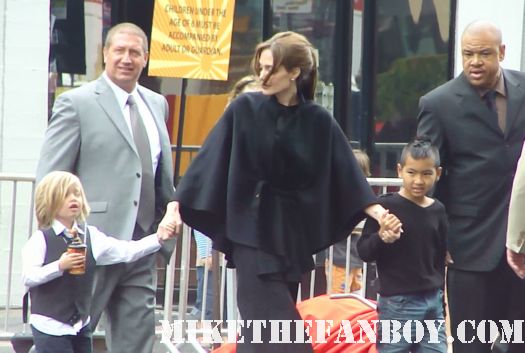 brad pitt and angelina jolie leaving the kung fu panda 2 world los angeles premiere with their children shiloh and maddox signed autograph hot sexy photo shoot rare promo 