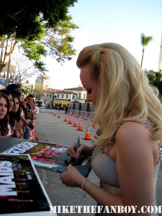 Wendi McLendon-Covey from reno 911 and bridesmaids sign autographs for fans at the bridesmaids movie premiere in westwood! sexy hot rare funny quotes promo press kit