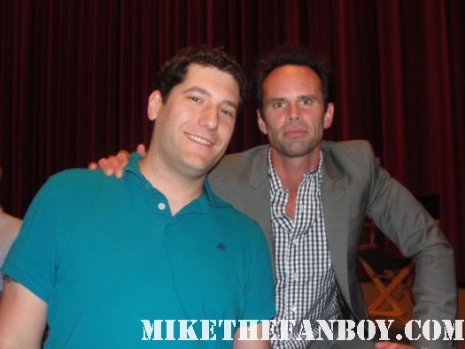 Walton Goggins boyd crowder on the fx series justified with mike the fanboy at the may 24th 2011 justified q and a at the television academy signed autograph the shied promo dvd blu ray promo rare