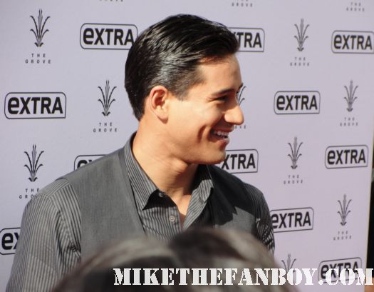 mario lopez makeup sexy hot ac slater extra grove Christina-Aguilera-signs-autographs-for-fans-before-taping-extra-with-mario-lopez-at-the-grove