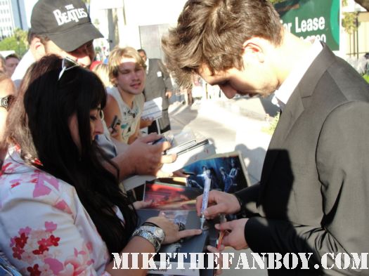 actor Blake Barris signing autographs for fans at the true blood season 4 world premiere red carpet rare promo poster true colors premiere
