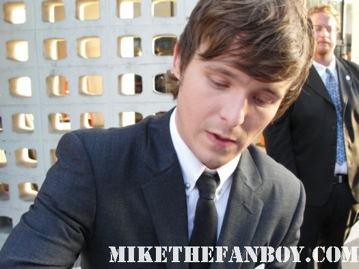 Marshall Allman signing autographs for fans at the true blood season 4 world premiere red carpet rare promo poster true colors premiere rare fangtasia promo sign autographs