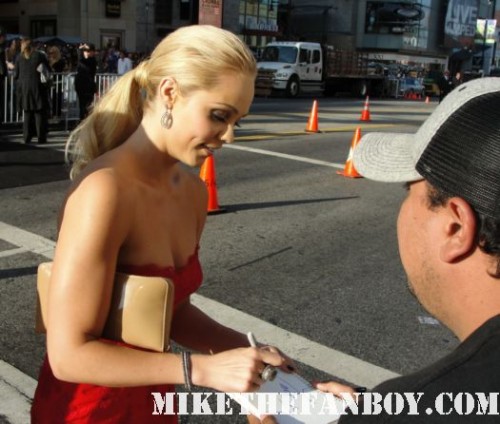 Smallville and V star Laura Vandervoort igns autographs for fans at the green lantern premiere sexy hot rare promo photo shoot signed autograph damn sexy