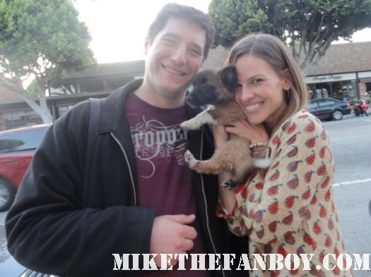 two time academy award winner hillary swank comes over to us and plays with Pinky's dog sammy million dollar baby boys don't cry beverly hills 90210 buffy the vampire slayer academy award winner hillary swank with mike the fanboy taking a fan photo in santa monica ca