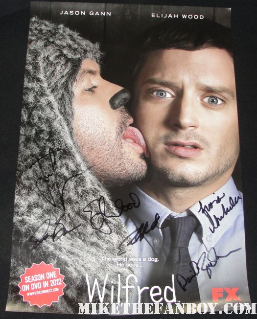 Wilfred cast signed autograph promo poster San diego comic con 2011 waiting in line for the wilfred autograph signing elijah wood cast signed autograph