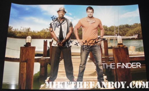 san diego comic con 2011 sdcc 2011 signed autograph the finder rare promo ticket autograph signing Michael Clarke Duncan and Geoff Stults sexy hot rare shirtless