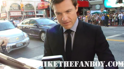 jason bateman signing autographs for fans at the horrible bosses rare world premiere movie hot sexy hogan family extract the change up rare 