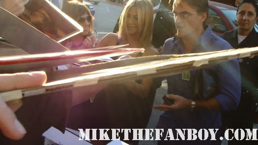 jennifer aniston signing autographs at the horrible bosses world premire movie hot sexy rare tatoo hot muscle  friends picture perfect office space the switch 