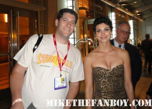firefly star morena baccarin signing autographs for mike the fanboy at the showtime party at comic con 2011 Mike The Fanboy and Dexter star CS Lee mike the fanboy and the novel strumpet at the showtime comic con 2011 party San diego comic con 2011 sdcc 2011 the dexter showtime party rare michael c hall morena baccarin promo rare