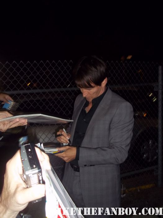 stephen moyer from true blood bill compton himself stops to sign autographs for waiting fans outside a talk show taping sexy hot rare promo signed autograph rare photoshoot
