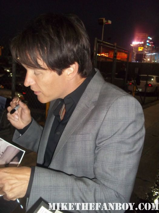 stephen moyer from true blood bill compton himself stops to sign autographs for waiting fans outside a talk show taping sexy hot rare photo shoot promo