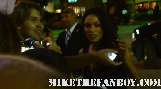 rosario dawson signs autographs after the world premiere of zookeeper in westwood ca hot sexy photoshoot rare 