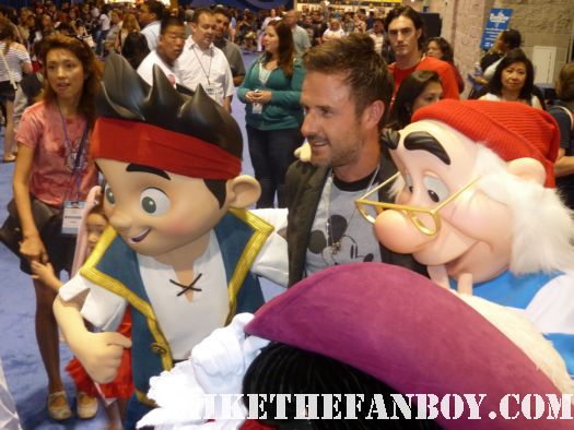 david arquette at the d23 expo reading a children's storybook Voluntears 1 the Welcome Center at the d23 expo the front of the d23 expo 2011 the annual disney fan event held in anaheim ca rare promo mickey mouse rare 