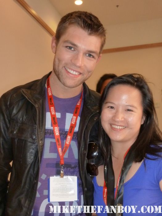 Liam McIntyre  posing for a fan photo with erica spartacus blood and sand san diego comic con 2011 sdcc 2011 rare fan photo