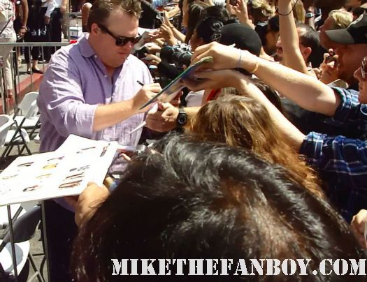 eric stonestreet cameron from modern family signing autographs at katey sagal signed autograph sons of anarchy mini poster sdcc san diego comic con 2011 promo poster Katey Sagal signs autographs at sophia vergara  and katey sagal with eric stonestreet and jessie tyler ferguson at modern family star Ed O'Neill walk of fame ceremony star on the hollywood walk of fame signed autograph rare promo married with children