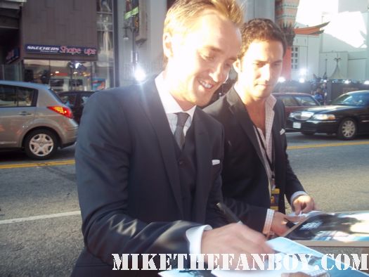 tom felton draco malfoy from harry potter signing autographs for fans at the rise of the planet of the apes premiere rare signed autograph hot sexy rare promo photo shoot damn sexy