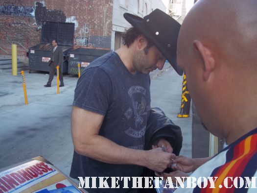 robert rodriguez stops to sign autographs for fans at a recent talk show taping to promote spy kids 4 robert rodriquez hot sexy rare promo buff hot sexy rare shirtless