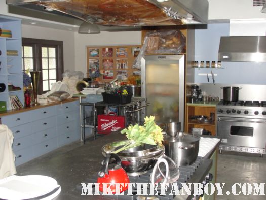 marcia cross Bree's kitchen set on wisteria lane on the set of desperate housewives rare set visit promo