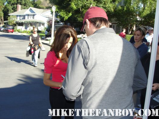 eva longoria signing autographs on wisteria lane on the set of desperate housewives for mike the fanboy
