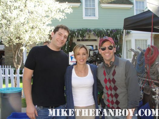 felicity huffman signing autographs on wisteria lane on the set of desperate housewives for mike the fanboy fan photo