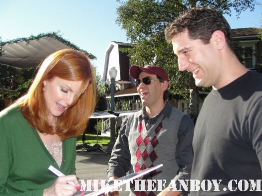 marcia cross signing autographs on wisteria lane on the set of desperate housewives for mike the fanboy fan photo