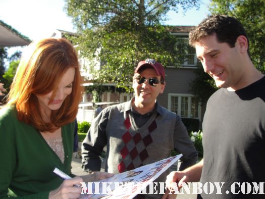 marcia cross signing autographs on wisteria lane on the set of desperate housewives for mike the fanboy fan photo