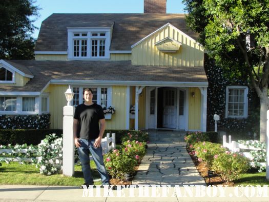 on the set of desperate housewives on wisteria lane at teri hatcher's house susan mayer