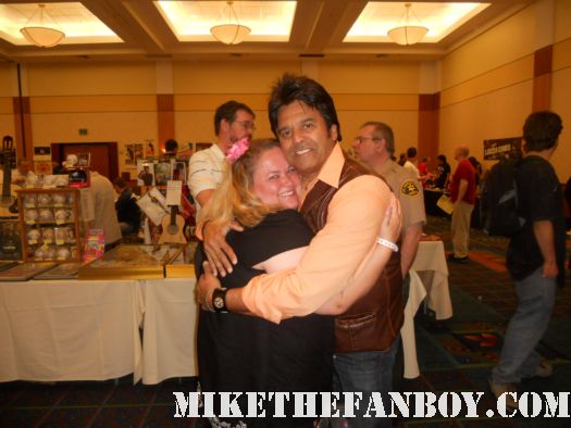 Erik Estrada  from chips at  the burbank hollywood collector's show at the hollywood collector's show poses for a fan photo with pinky from pretty in pinky