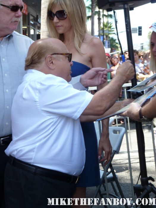 danny devito signing autographs for fans at his walk of fame star ceremony Danny devito's walk of fame star ceremony on hollywood blvd rhea pearlman signed autograph promo rare