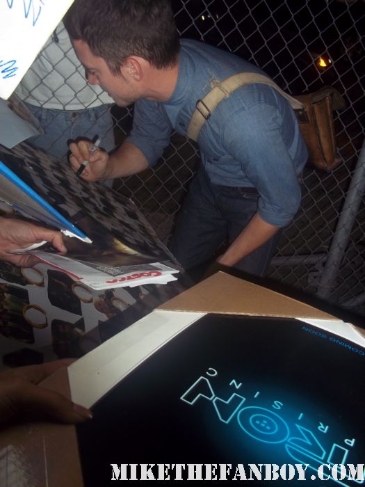 Lord of the rings and the faculty star elijah wood signs autographs for fans after a talk show taping rare promo hot frodo of the shire rare promo