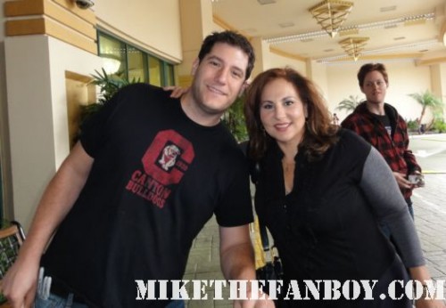 mike the fanboy with kathy najimy kathy najimy signing autographs at the commerce casino hocus pocus sister act rare