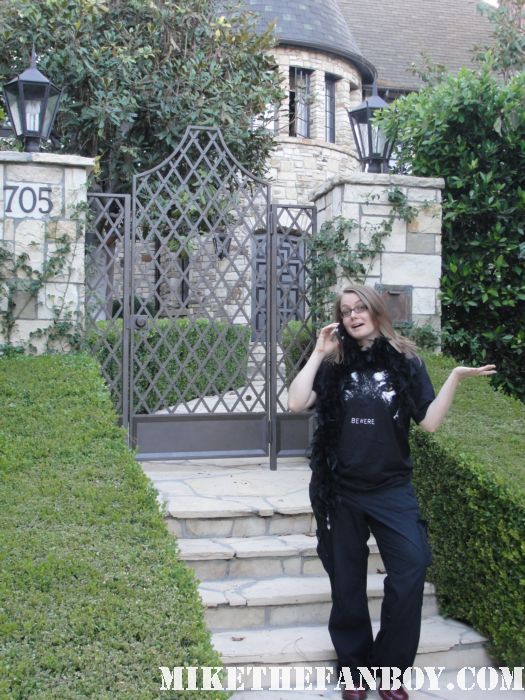 annette in front of Dion's house from the cult classic clueless filming location rare hot cher 