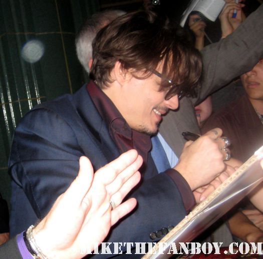 johnny depp arriving to the rum diary world movie premiere the red carpet or black carpet at the rum diary world movie premiere with johnny depp signing autographs for the fans!