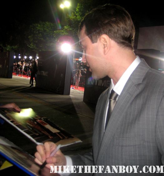vincent kartheiser signing autographs for fans at the in time prop car costume rare the in time world movie premiere with amanda seyfried justin timberlake matt bomer johnny galecki hot sexy rare promo sex fine abs