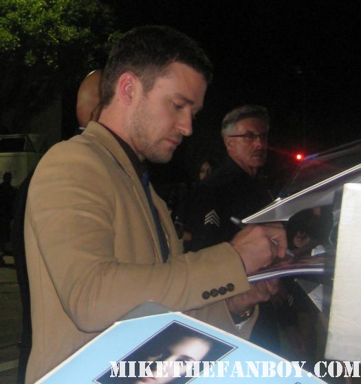 justin timberlake signing autographs for fans at the in time prop car costume rare the in time world movie premiere with amanda seyfried justin timberlake matt bomer johnny galecki hot sexy rare promo sex fine abs