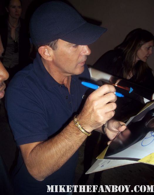 puss and boots and desperado star mr. antonio banderas signs autographs for fans outside a talk show taping hot sexy rare 