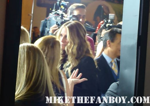 julia roberts arriving  to the a nasty bitch from germany at the the fireflies in the garden movie premiere with julia roberts carrie anne moss dermot mulroney hayden Panettiere red carpet