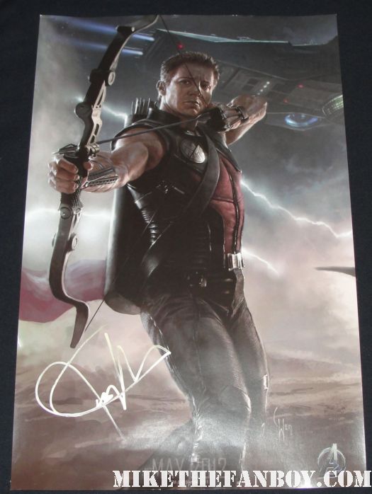 jeremy renner signed autograph san diego comic con mini avengers promo poster hawkeye hot sexy sexy jeremy renner looks hot while signing autographs for fans the avengers hawkeye mission impossible 4 photo shoot promo bourne