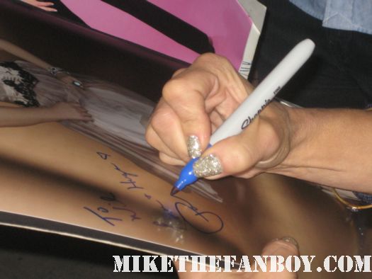 Meeting Paula Abdul signed autograph fans paula abdul meets fans at a talk show taping for x factor rare promo hot sexy mc skat kat