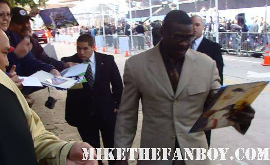 michael irvin doug wilson signs autographs at the to the jack and jill world movie premiere the red carpet at the adam sandler supposed comedy jack and jill world movie premiere rare hot sexy david spade katie holmes promo