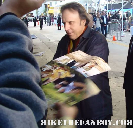 weeds star kevin nealon doug wilson signs autographs at the to the jack and jill world movie premiere the red carpet at the adam sandler supposed comedy jack and jill world movie premiere rare hot sexy david spade katie holmes promo