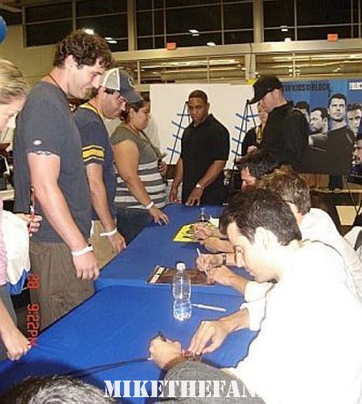 the new kids on the block cd signing at the burbank best buy store signed autograph nkotb jordan knight joey mcintyre danny wood jon knight donny wahlberg