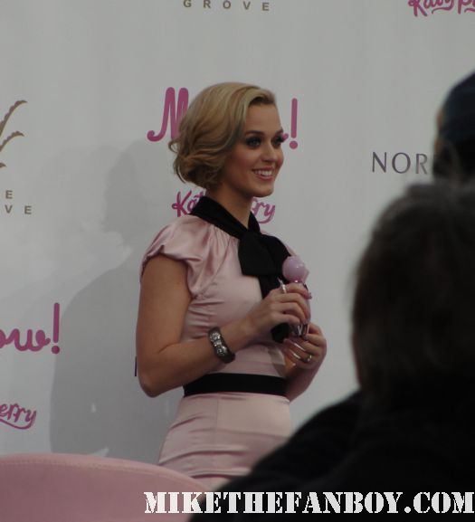 katy perry taping extra with mario lopez katy perry doing a q and a press conference katy perry autograph signing sign at the grove katy perry laminate for meow perfume autograph signing at the grove nordstroms rare promo