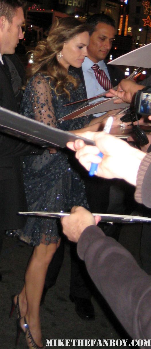 Hilary Swank arrives the new years eve world movie premiere and signs autographs for fans