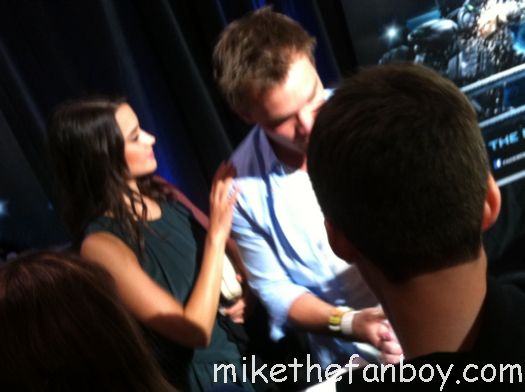 Lincoln Lewis signing autographs for fans at the real steel australian movie premiere with hugh jackman signing autographs for fans rare promo